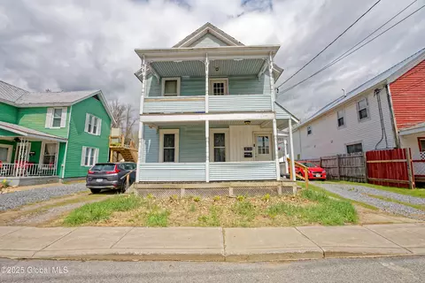 10 Mallery St, Corinth, NY 12822
