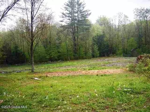 307 Old Siek Rd, Troy, NY 12180