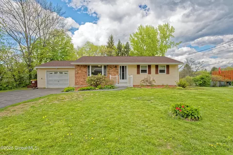 9 Short St, Castleton On Hudson, NY 12033