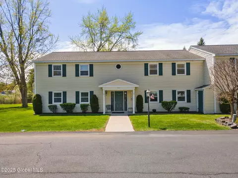144 Cedarview Ln, Watervliet, NY 12189