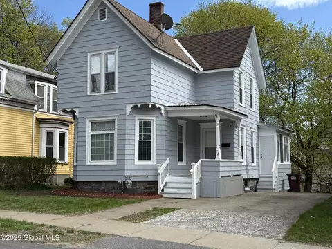 72 3rd Ave, Gloversville, NY 12078