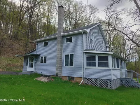 73 River Rd, Ticonderoga, NY 12883