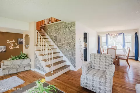320 Dolan Dr, Schenectady, NY 12306 photo 9
