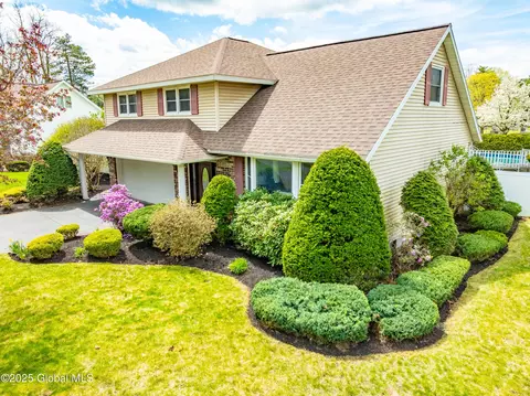 320 Dolan Dr, Schenectady, NY 12306 photo 6