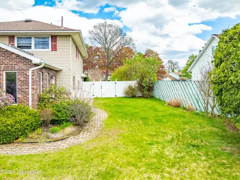 320 Dolan Dr, Schenectady, NY 12306 photo 38