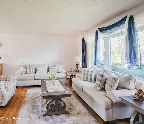 320 Dolan Dr, Schenectady, NY 12306 photo 8