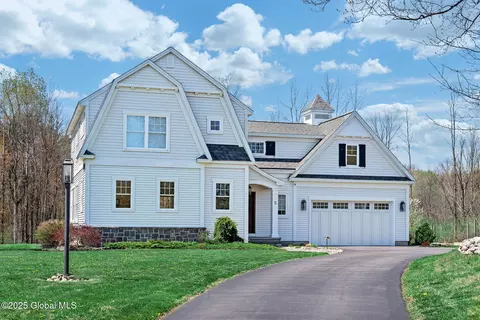 5 Pickett Ln, Rexford, NY 12148
