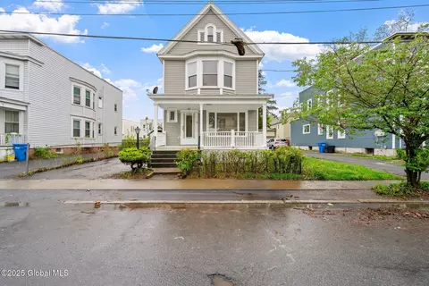 18 Bertha St, Albany, NY 12209