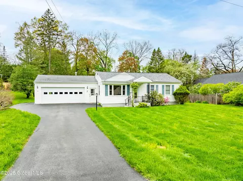 1 Appletree Ln, Newtonville, NY 12110