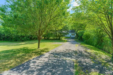 3314 River Rd, Rensselaer, NY 12144