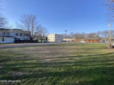 204-206 W State St, Johnstown, NY 12095