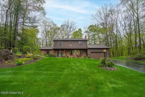 38 Via Da Vinci, Clifton Park, NY 12065