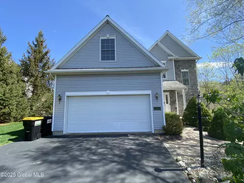 4045 Windsor Dr, Niskayuna, NY 12309