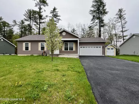 8 Alexander Way, Hudson Falls, NY 12839