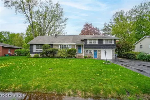 9 Bellaire Dr, Glenville, NY 12302