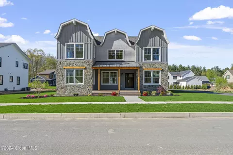 18 Aurora Ave, Saratoga Springs, NY 12866
