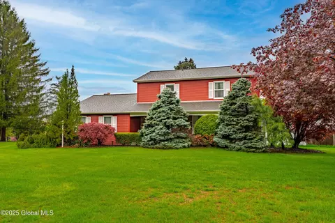 26 Joy Dr, Loudonville, NY 12211