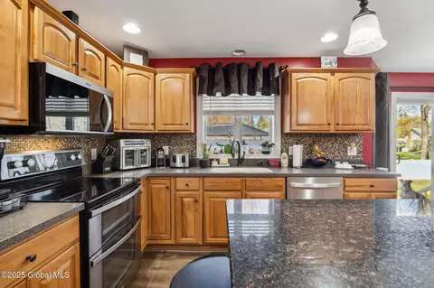 Kitchen - 121 Day Spring Ct, Schenectady, NY 12306 photo 3 of 4