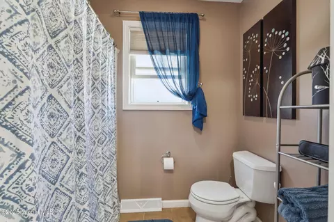 Bath - 121 Day Spring Ct, Schenectady, NY 12306 photo 6 of 7