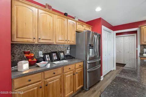 Kitchen - 121 Day Spring Ct, Schenectady, NY 12306 photo 4 of 4