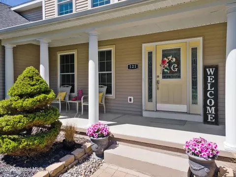 Exterior - 121 Day Spring Ct, Schenectady, NY 12306 photo 6 of 12