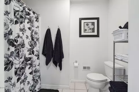 Bath - 121 Day Spring Ct, Schenectady, NY 12306 photo 4 of 7