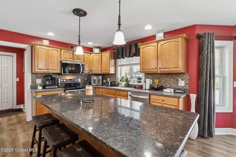 Kitchen - 121 Day Spring Ct, Schenectady, NY 12306 photo 2 of 4