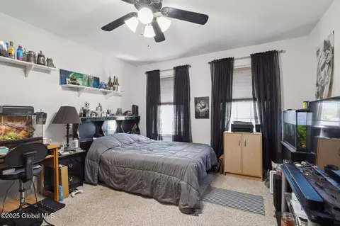 Bedroom - 121 Day Spring Ct, Schenectady, NY 12306 photo 6 of 8
