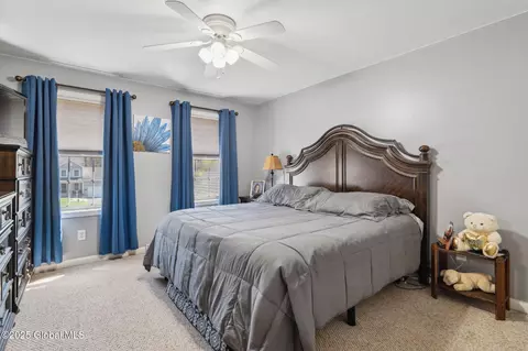 Bedroom - 121 Day Spring Ct, Schenectady, NY 12306 photo 4 of 8
