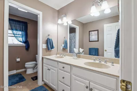 Bath - 121 Day Spring Ct, Schenectady, NY 12306 photo 5 of 7