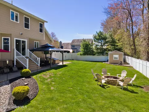 Exterior - 121 Day Spring Ct, Schenectady, NY 12306 photo 11 of 12