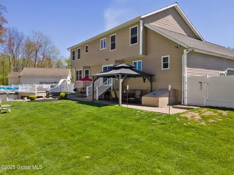Exterior - 121 Day Spring Ct, Schenectady, NY 12306 photo 12 of 12