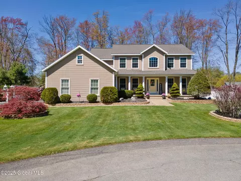 121 Day Spring Ct, Schenectady, NY 12306