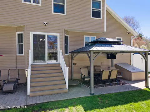 Exterior - 121 Day Spring Ct, Schenectady, NY 12306 photo 9 of 12