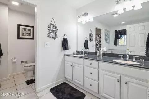 Bath - 121 Day Spring Ct, Schenectady, NY 12306 photo 2 of 7