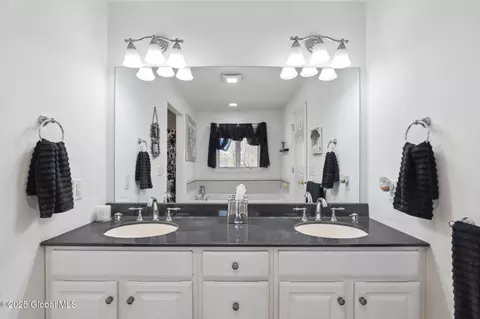 Bath - 121 Day Spring Ct, Schenectady, NY 12306 photo 3 of 7