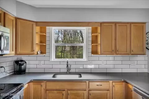 13 Willowbrook Ter, Clifton Park, NY 12065 photo 8