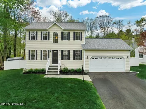 13 Willowbrook Ter, Clifton Park, NY 12065