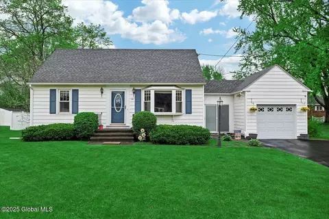 45 Thatcher St, Selkirk, NY 12158