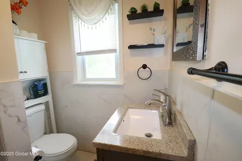 Bath - 2346 William St, Schenectady, NY 12306 photo 3 of 3