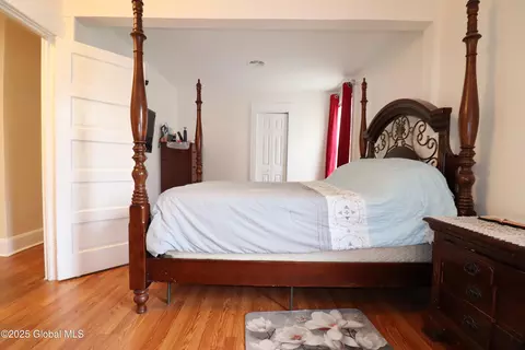 Bedroom - 2346 William St, Schenectady, NY 12306 photo 2 of 6