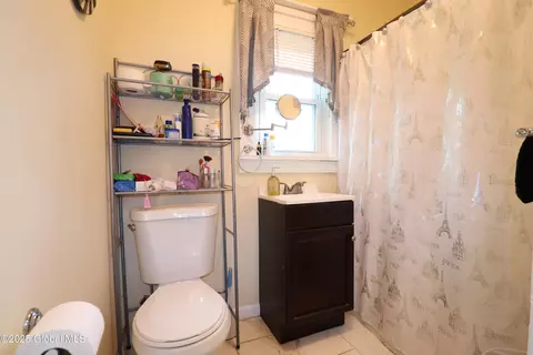 Bath - 2346 William St, Schenectady, NY 12306 photo 1 of 3