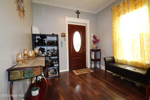 Entry Way - 2346 William St, Schenectady, NY 12306 photo 1 of 4