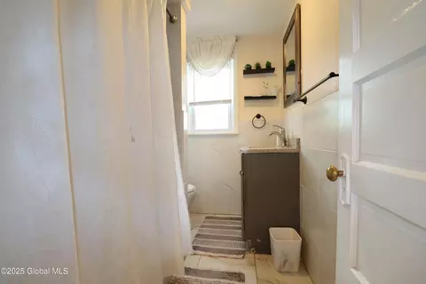 Bath - 2346 William St, Schenectady, NY 12306 photo 2 of 3