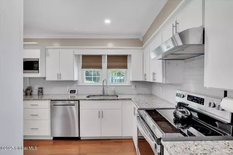 2 Pine St, Delmar, NY 12054 photo 8