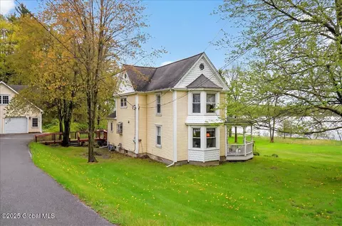 48 Church Hill Rd, Halfmoon, NY 12188