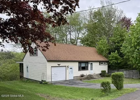 18 Ridgecrest Ave, Latham, NY 12110