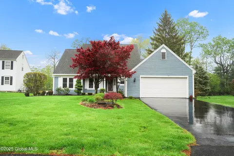 4 Wedgewood Ln, Voorheesville, NY 12186