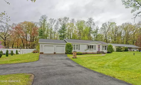 4 Kimberly Ln, Fort Edward, NY 12828
