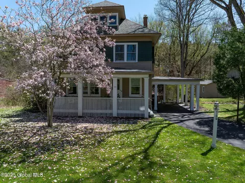 164 Orchard St, Delmar, NY 12054